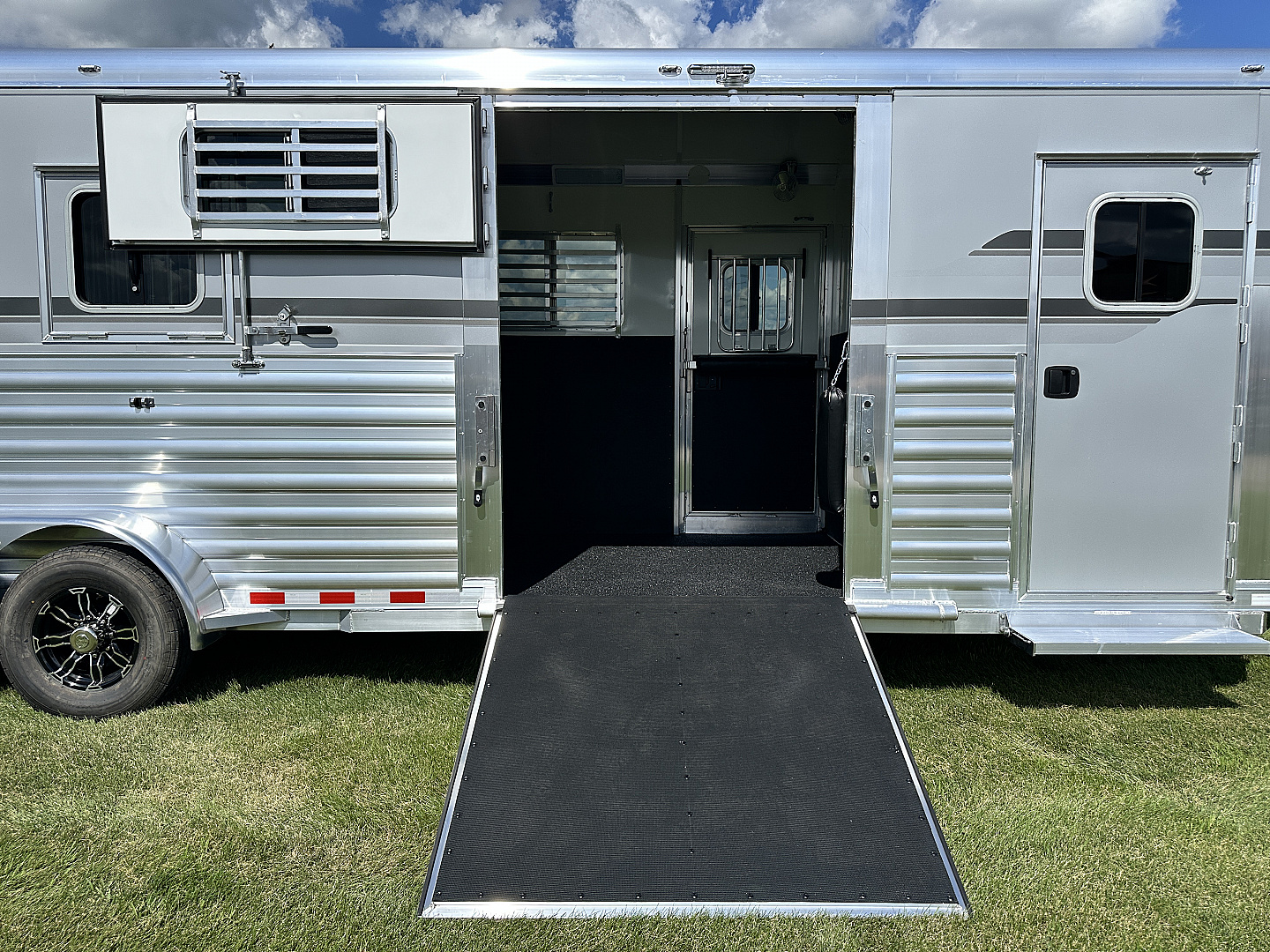 New 2026 4-Star Trailers 2+1 GN Horse Trailer