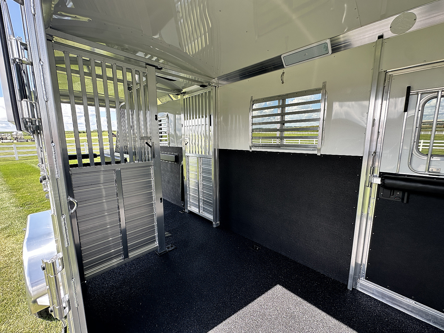 New 2026 4-Star Trailers 2+1 GN Horse Trailer
