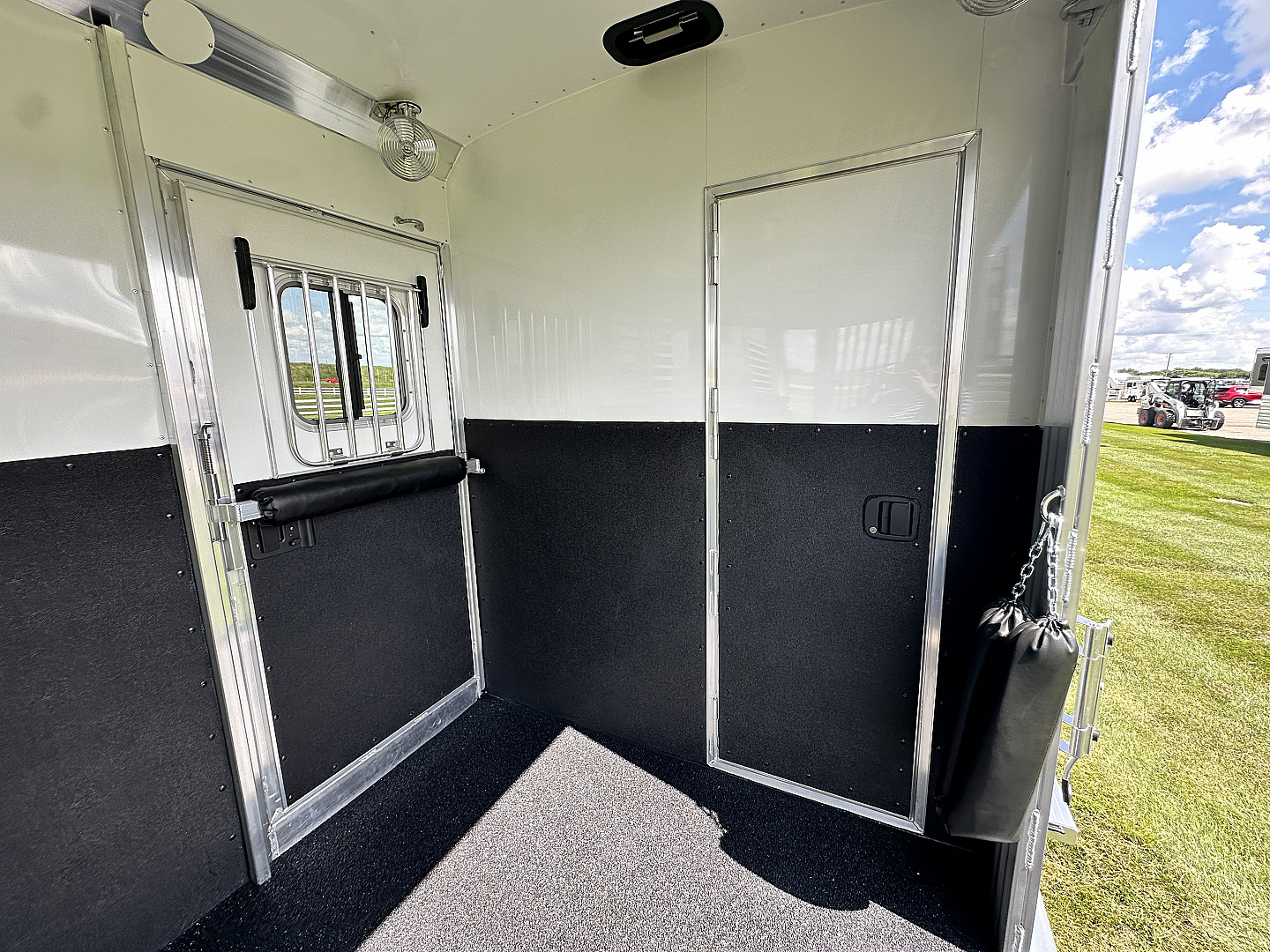 New 2026 4-Star Trailers 2+1 GN Horse Trailer