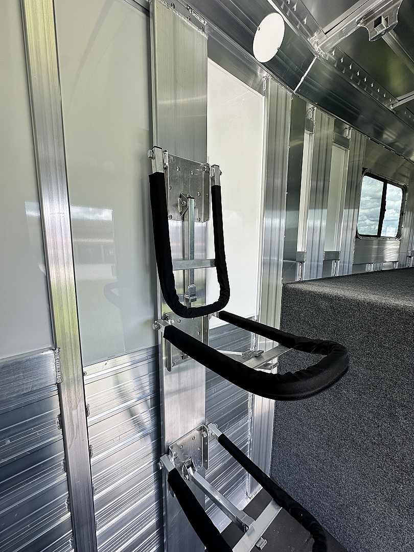 New 2026 4-Star Trailers 2+1 GN Horse Trailer