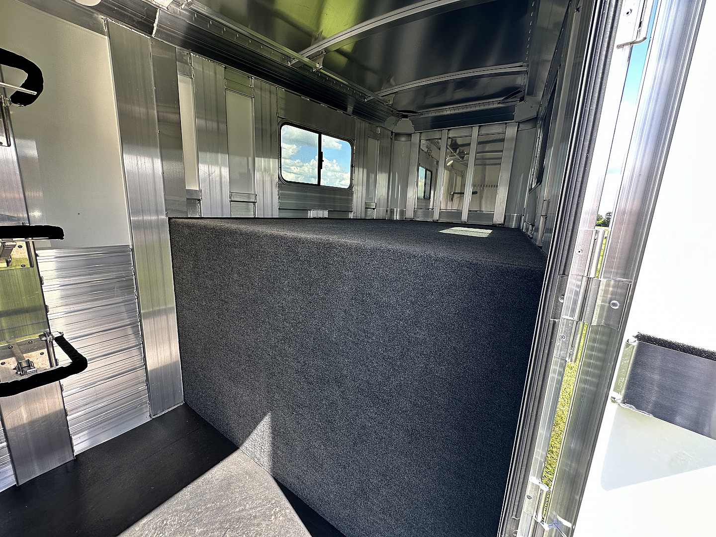 New 2026 4-Star Trailers 2+1 GN Horse Trailer