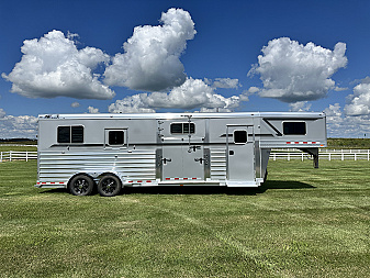 New 2026 4-Star Trailers 2+1 GN Horse Trailer
