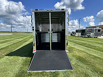 New 2026 4-Star Trailers 2+1 GN Horse Trailer