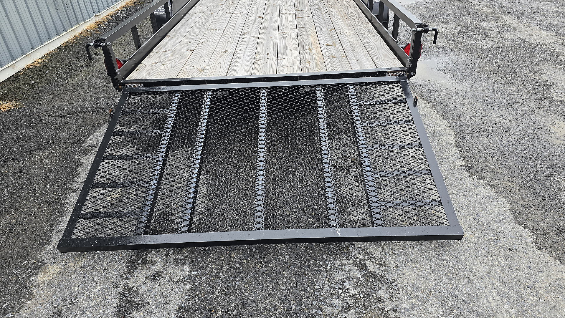 Used Carry-On Utility Trailer / 7000 GVWR / 81.5"x20'