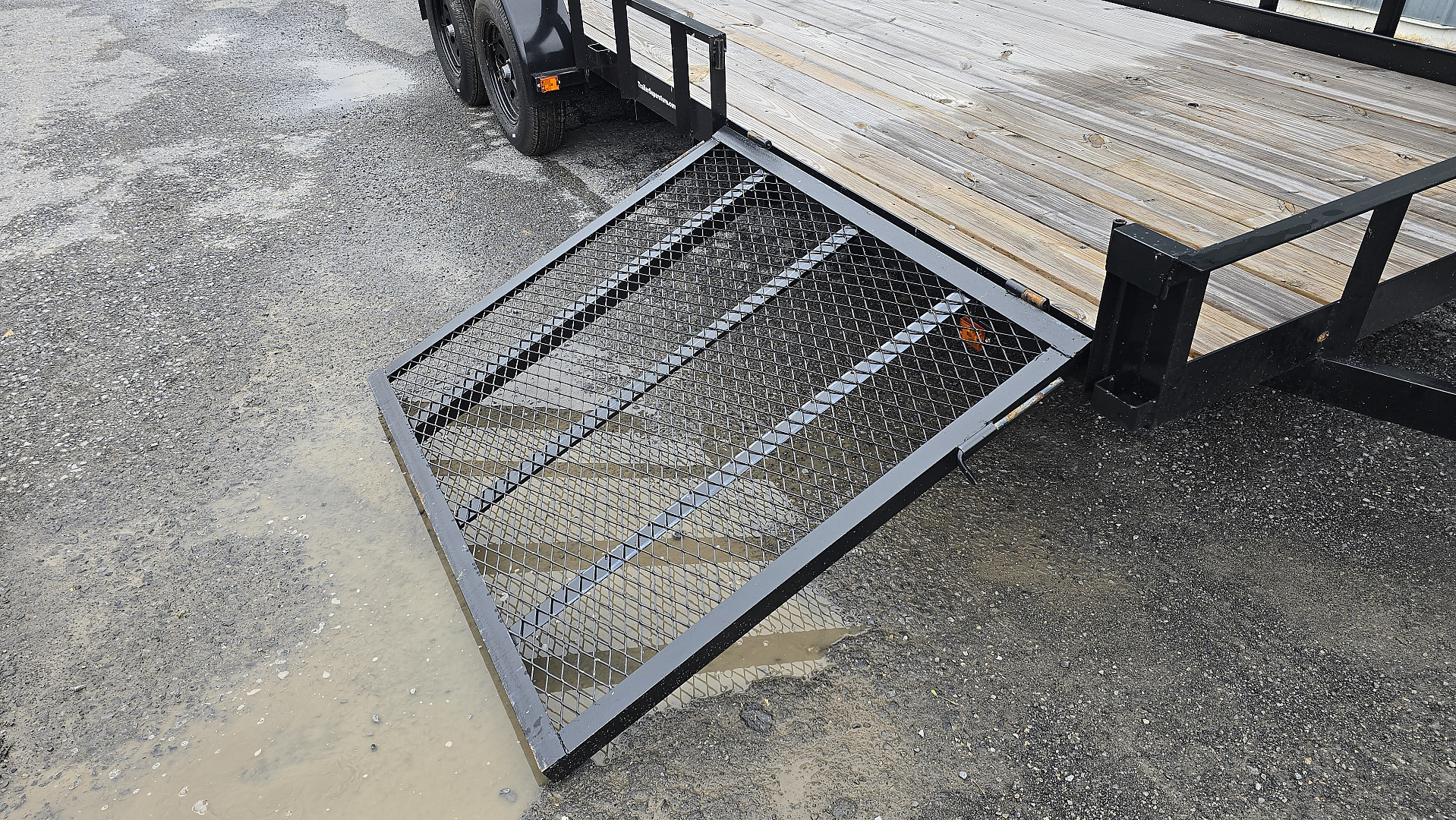 Used Carry-On Utility Trailer / 7000 GVWR / 81.5"x20'