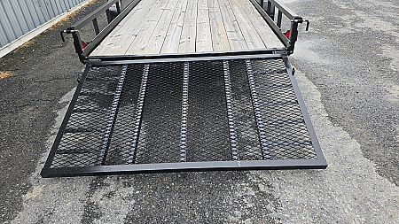 Used Carry-On Utility Trailer / 7000 GVWR / 81.5"x20'