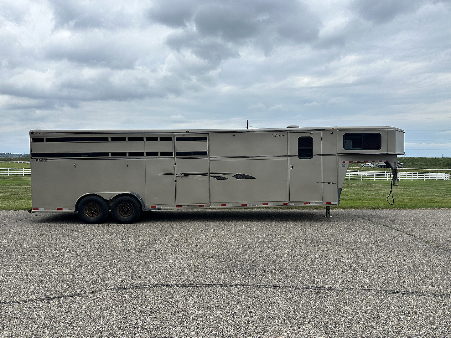 Used 2002 Titan Trailer 28' GN Stock / Stock Combo Trailer