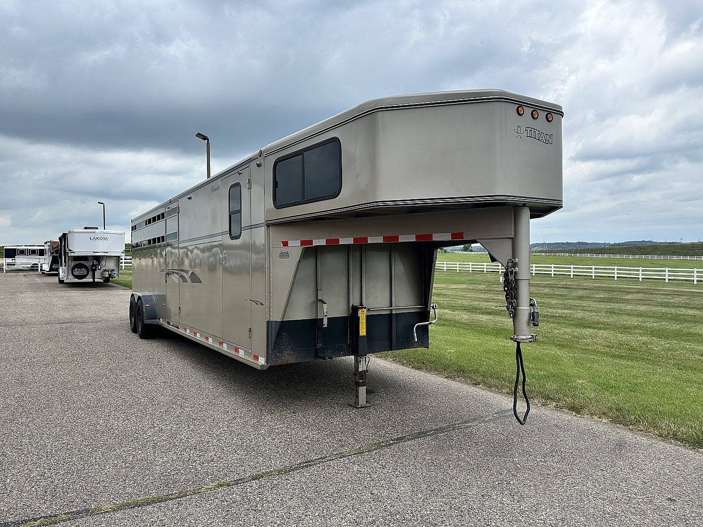Used 2002 Titan Trailer 28' GN Stock / Stock Combo Trailer