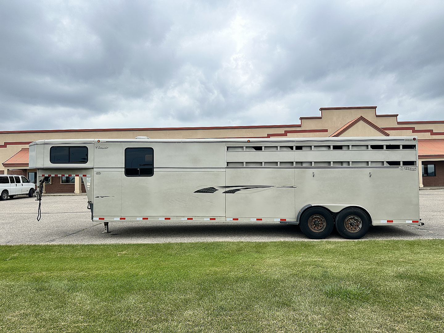 Used 2002 Titan Trailer 28' GN Stock / Stock Combo Trailer