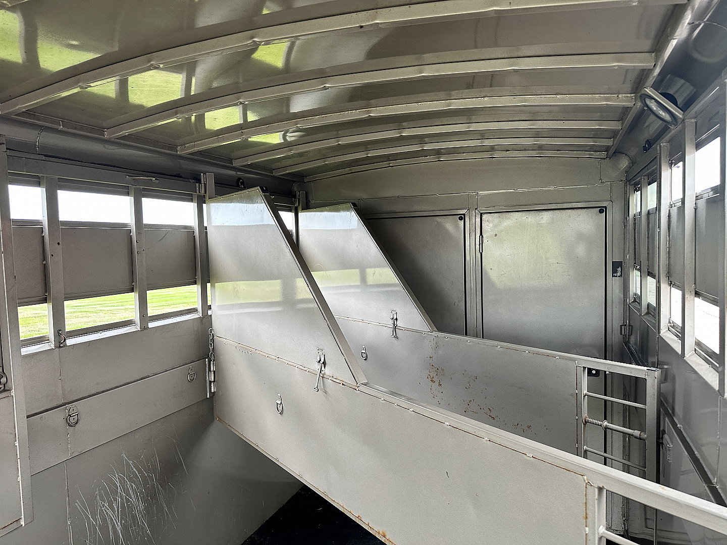 Used 2002 Titan Trailer 28' GN Stock / Stock Combo Trailer
