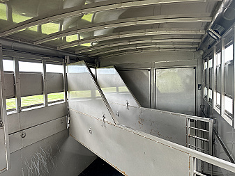 Used 2002 Titan Trailer 28' GN Stock / Stock Combo Trailer