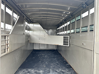 Used 2002 Titan Trailer 28' GN Stock / Stock Combo Trailer