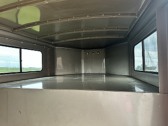 Used 2002 Titan Trailer 28' GN Stock / Stock Combo Trailer