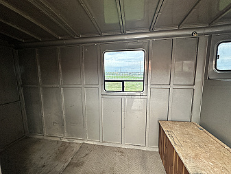 Used 2002 Titan Trailer 28' GN Stock / Stock Combo Trailer
