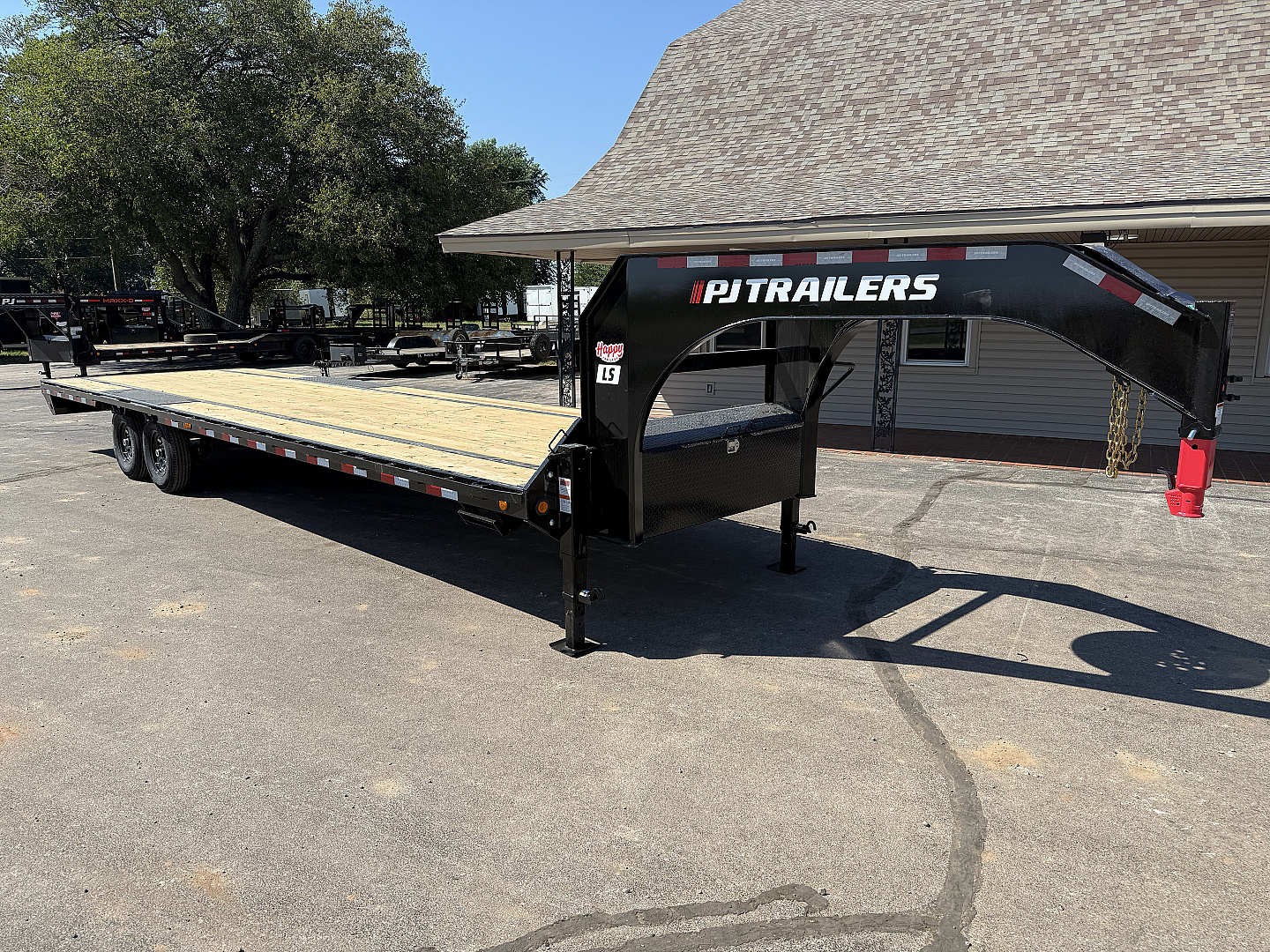 New 2026 PJ 102"x30' GN Low-Pro Flatbed w/ Singles - LS