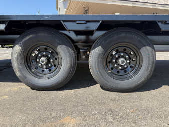 New 2026 PJ 102"x30' GN Low-Pro Flatbed w/ Singles - LS