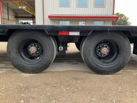 New 2026 PJ 102"x40' GN Low-Pro Air-Ride Flatbed w/ Duals - LD