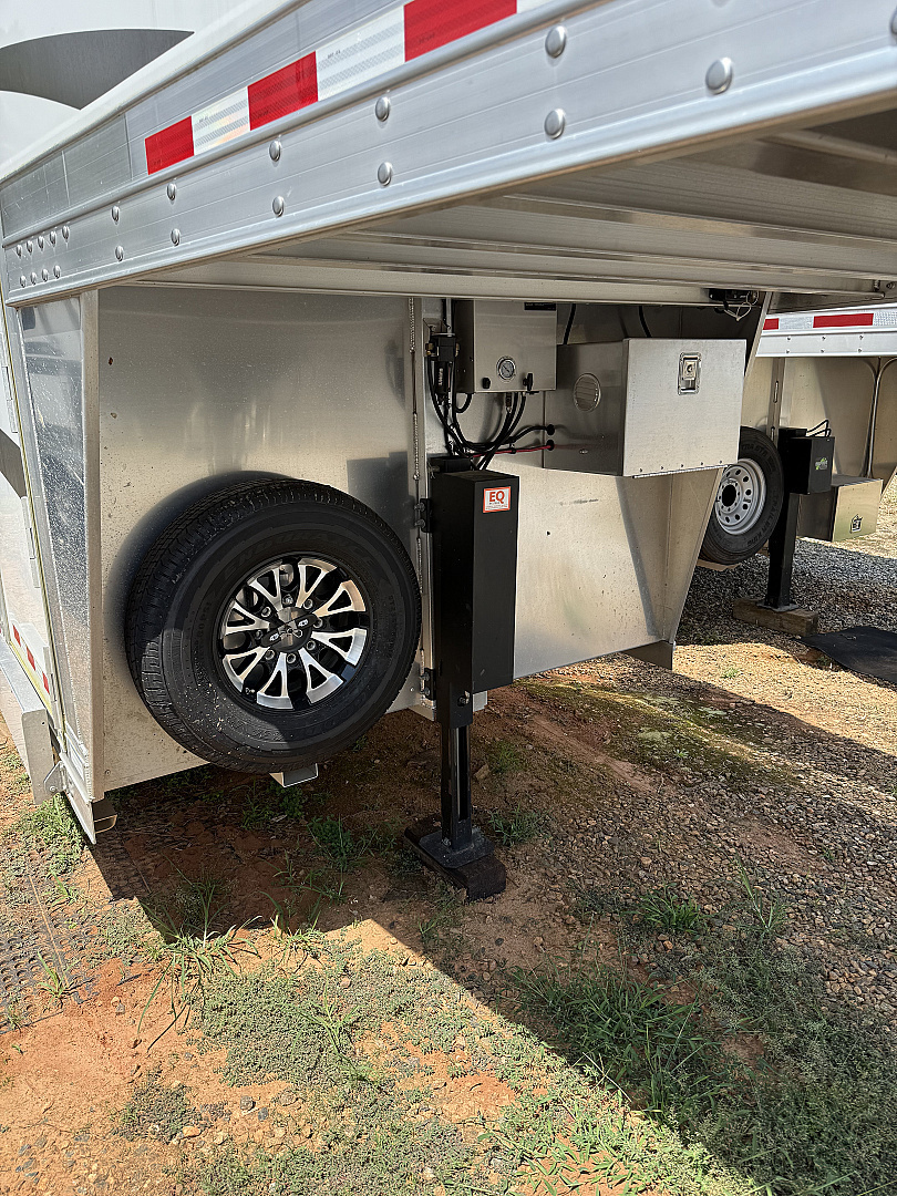 Used 2024 4-Star Trailers 2+1 Air Ride WERM Horse Trailer