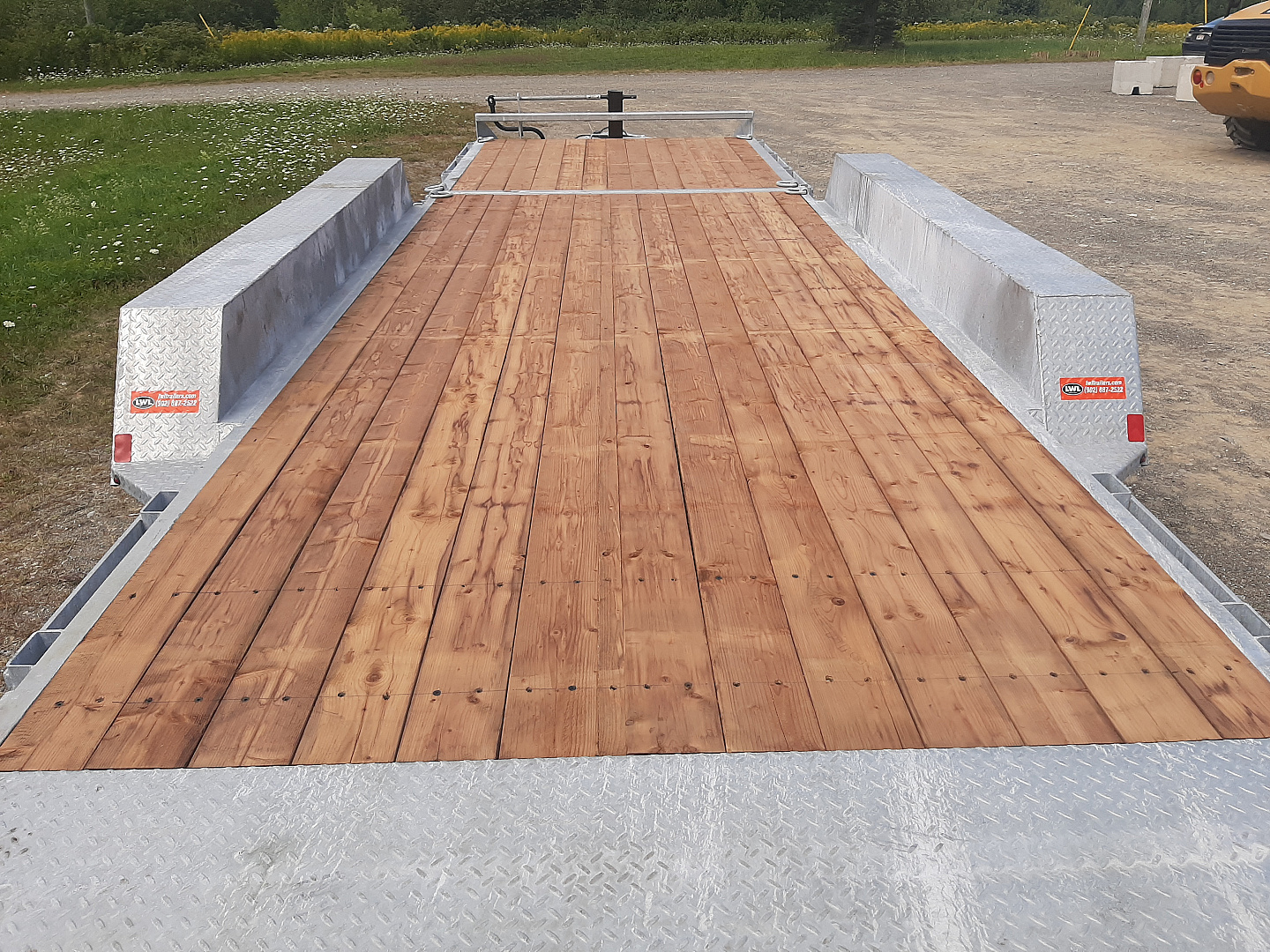 New 2026 LWL Trailers 22' Triaxle Split Tilt Equipment Trailer