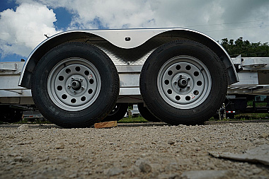 New 2026 R&R Trailers 718CHE Open Center Car Hauler 7K