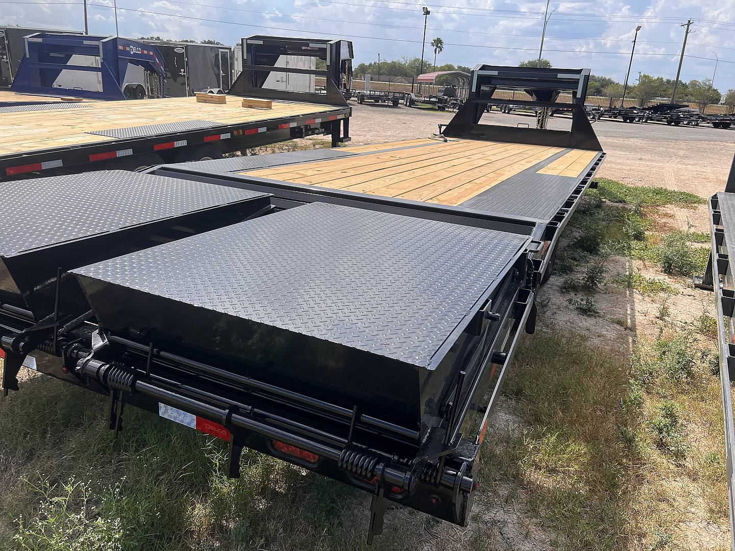 New 2026 Delco Trailers 102x25ft Gooseneck Flatbed Trailer