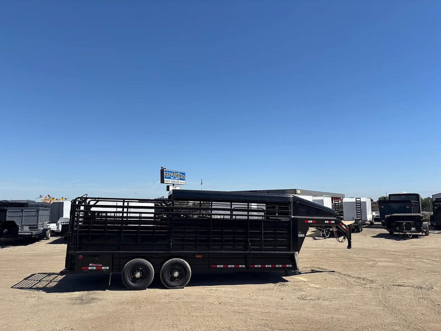 New 2025 GR Trailers 16' Gooseneck Metal Half Top Horse