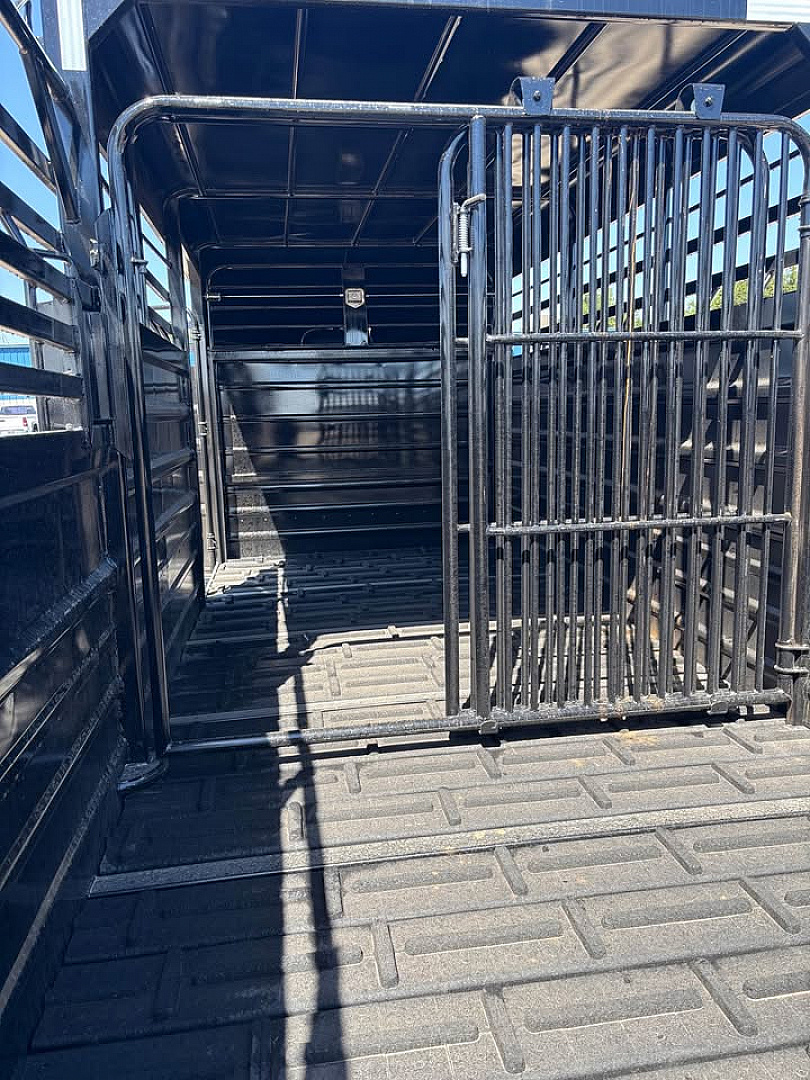 New 2025 GR Trailers 16' Gooseneck Metal Half Top Horse