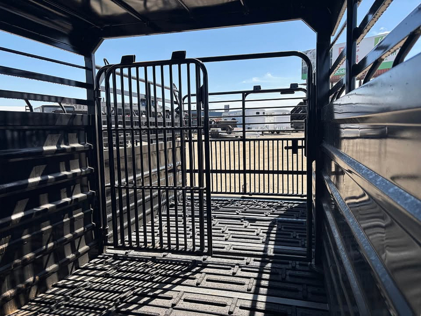 New 2025 GR Trailers 16' Gooseneck Metal Half Top Horse
