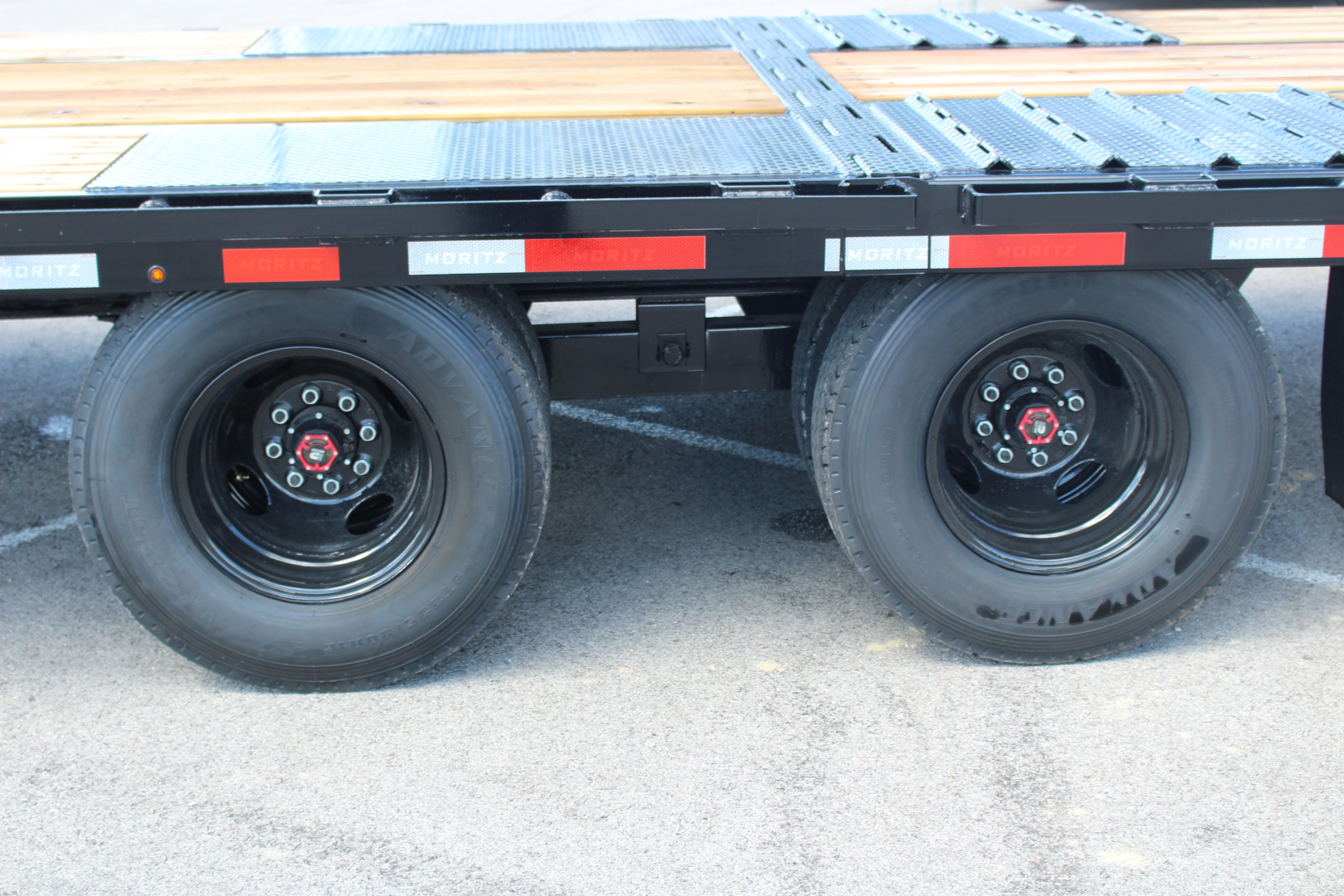 New 2025 Moritz FDGH Hydraulic Tail 30' GOOSENECK Deckover Flatbed Trailer- 22900# GVW