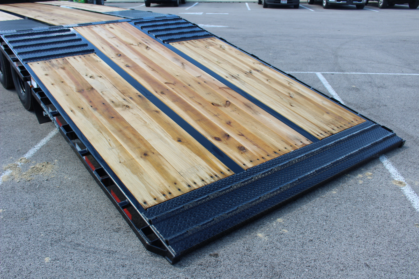 New 2025 Moritz FDGH Hydraulic Tail 30' GOOSENECK Deckover Flatbed Trailer- 22900# GVW