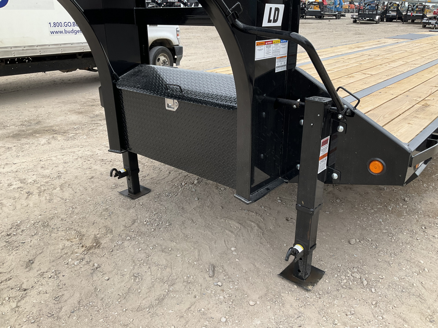 New 2026 PJ 102"x40' GN Low-Pro Flatbed w/ Duals - LD