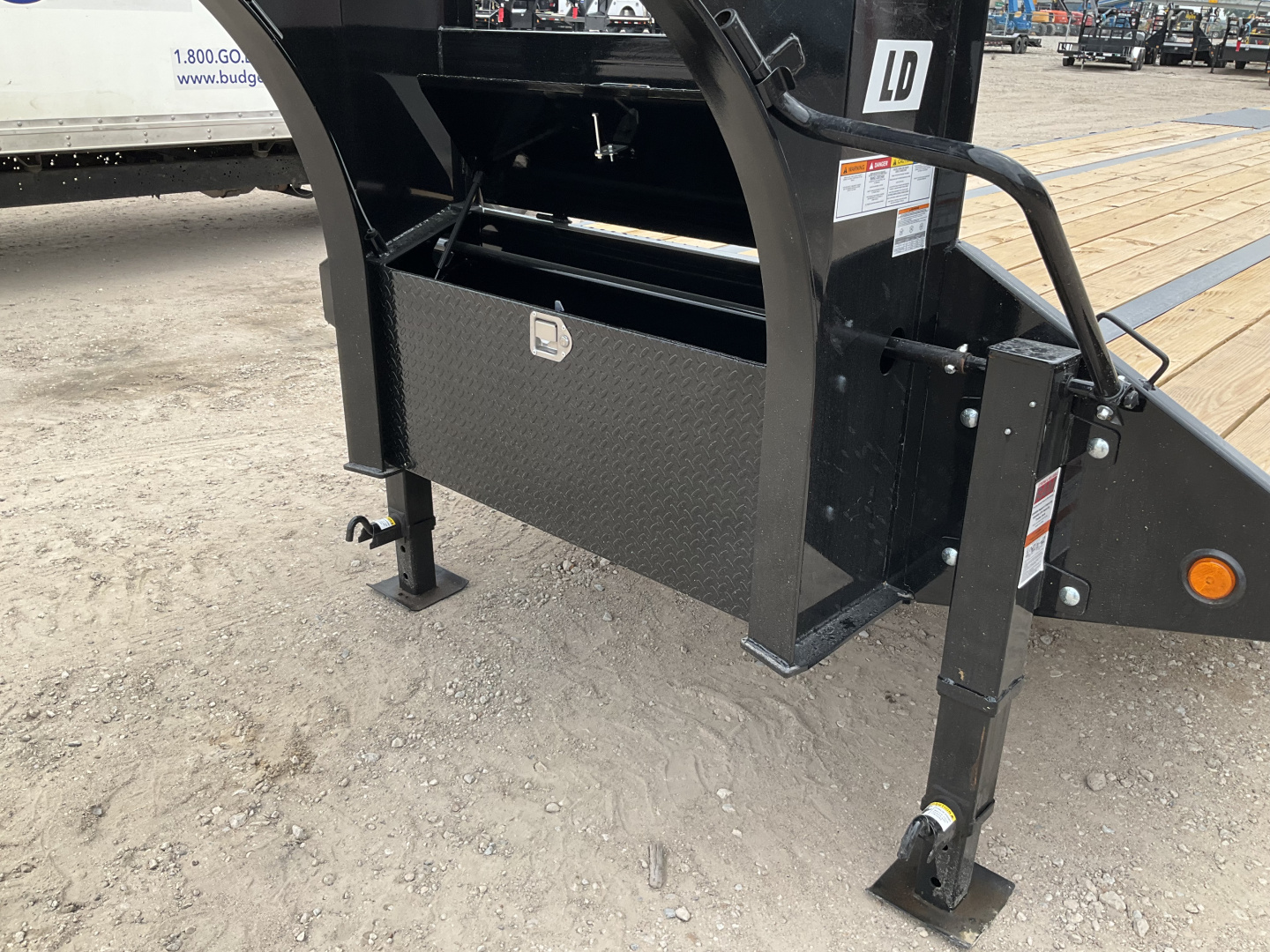 New 2026 PJ 102"x40' GN Low-Pro Flatbed w/ Duals - LD