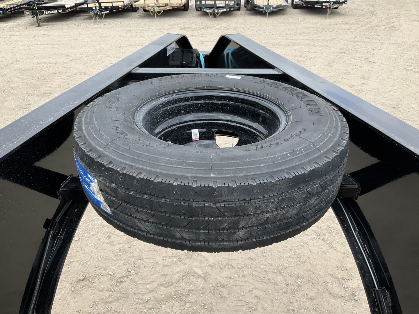 New 2026 PJ 102"x40' GN Low-Pro Flatbed w/ Duals - LD