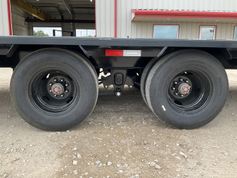 New 2026 PJ 102"x40' GN Low-Pro Flatbed w/ Duals - LD