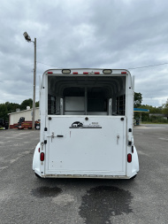 Used 1995 Sundowner 2H Charter Horse Trailer