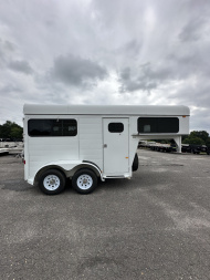 Used 1995 Sundowner 2H Charter Horse Trailer