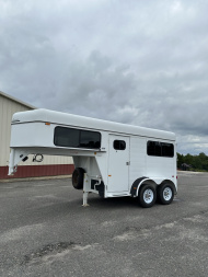 Used 1995 Sundowner 2H Charter Horse Trailer