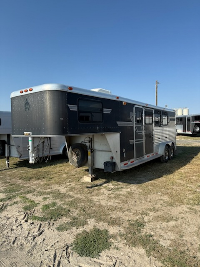 Used 2002 Adam 3H Horse Trailer