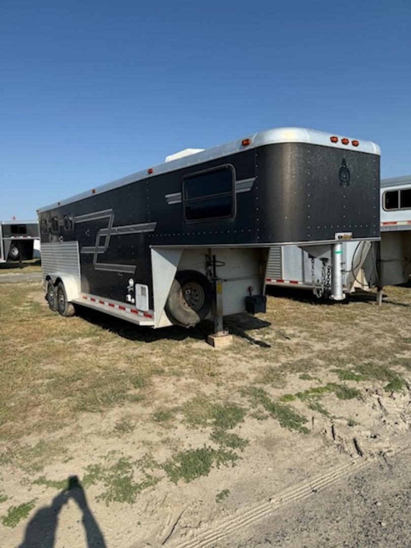 Used 2002 Adam 3H Horse Trailer