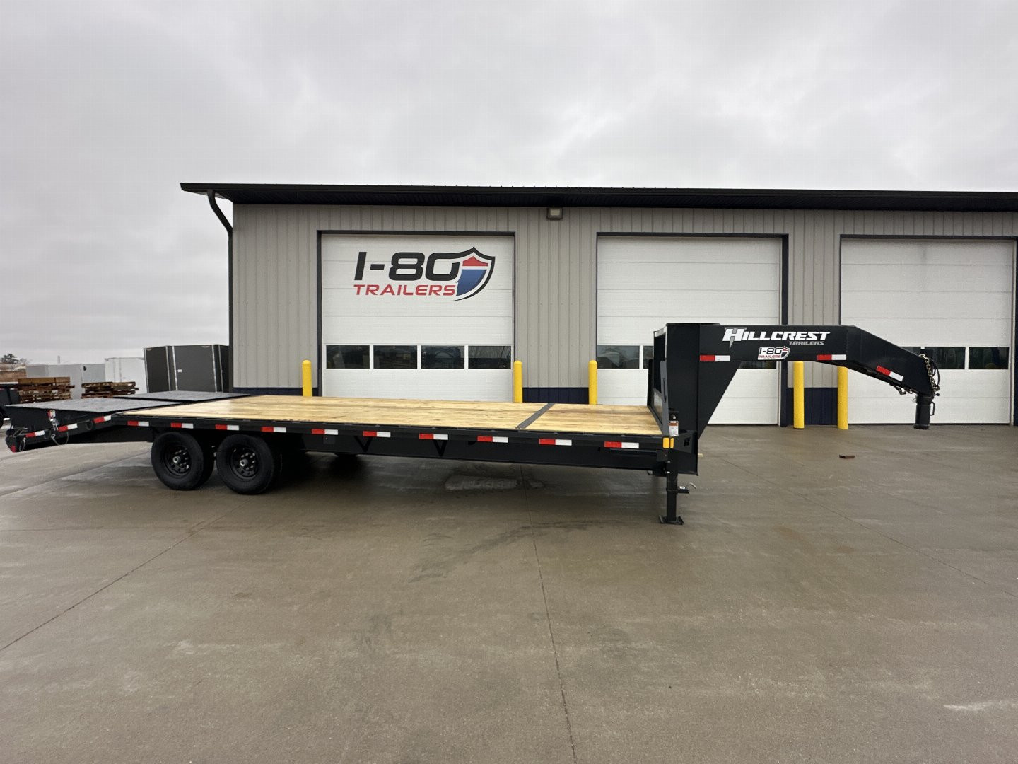 New 2026 Hillcrest 82"x20'+5' 15.9k Gooseneck Deckover Trailer
