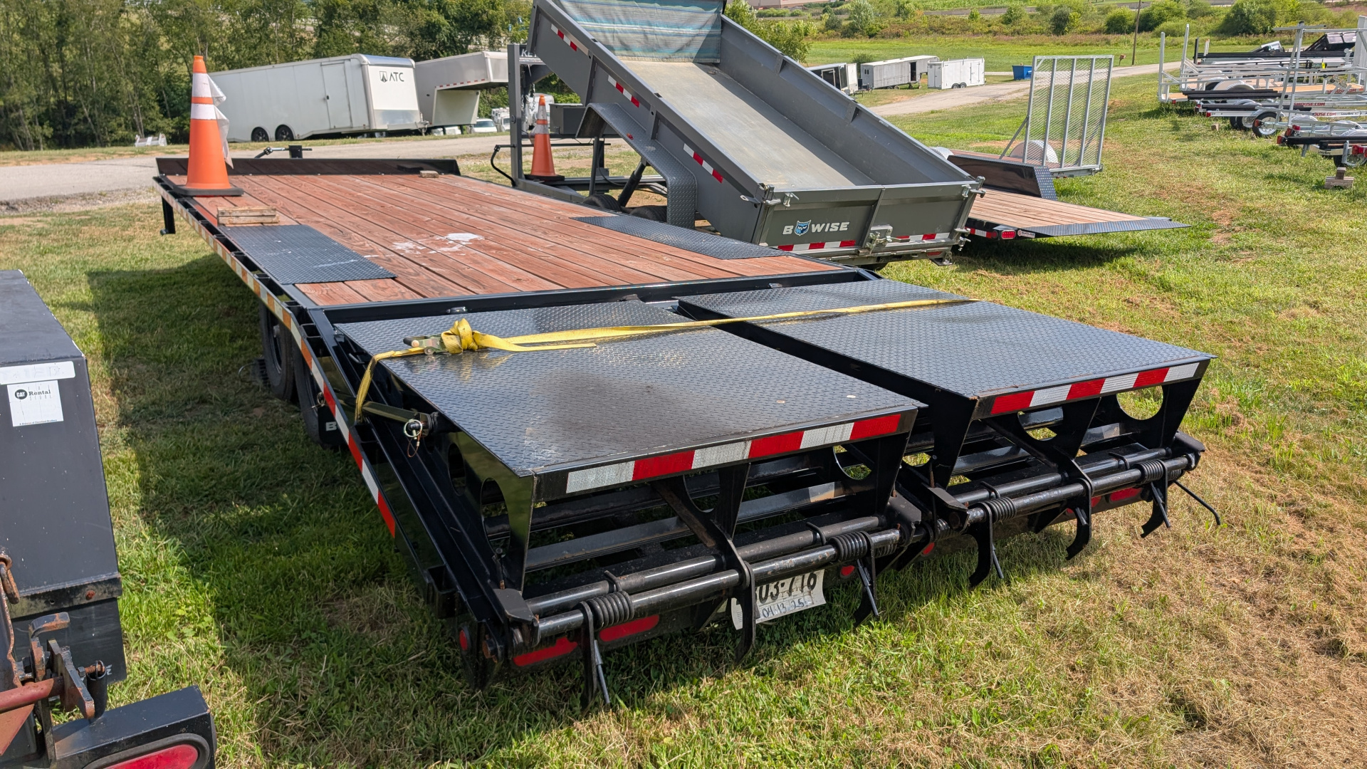 Used (LIKE NEW) 2024 BWISE 19+5 HD Deckover Tagalong w/ Self Cleaning Dove & Full Width Wedge Ramps
