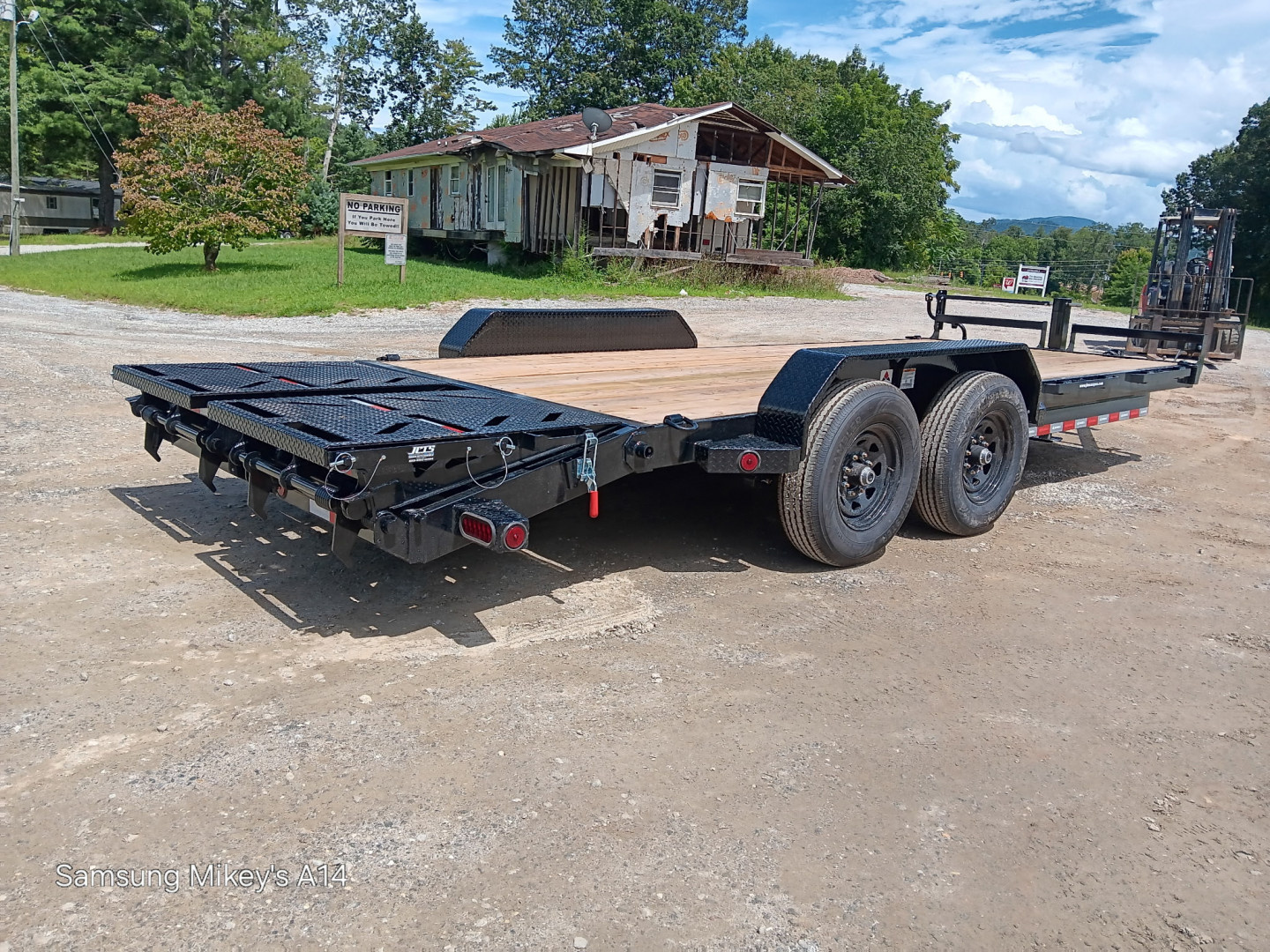 New 2026 Iron Bull ETB8322072 Equipment Trailer / 83"X22' (19' FLAT 3' DOVETAIL) / 2-7,000# AXLES / 235/80R16" 10 PLY TIRE AND WHEEL / DECK LEVEL RAMPAGE RAMPS