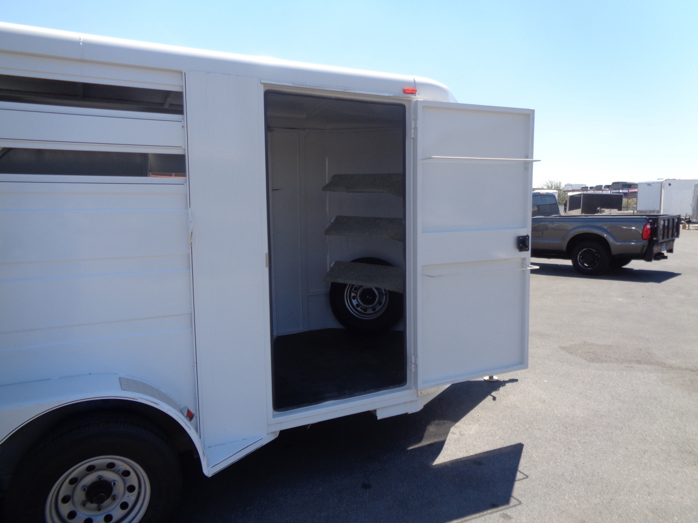 Used 2017 Titan Trailers *Primo 2H SL * 2-Horse Slant Load Horse Trailer