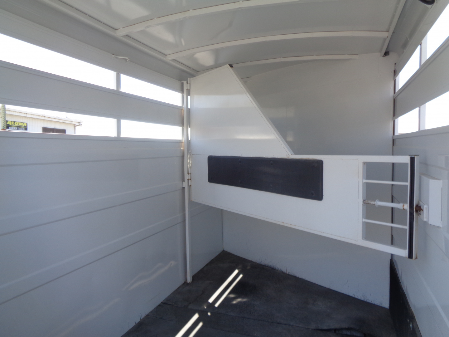 Used 2017 Titan Trailers *Primo 2H SL * 2-Horse Slant Load Horse Trailer