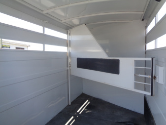 Used 2017 Titan Trailers *Primo 2H SL * 2-Horse Slant Load Horse Trailer