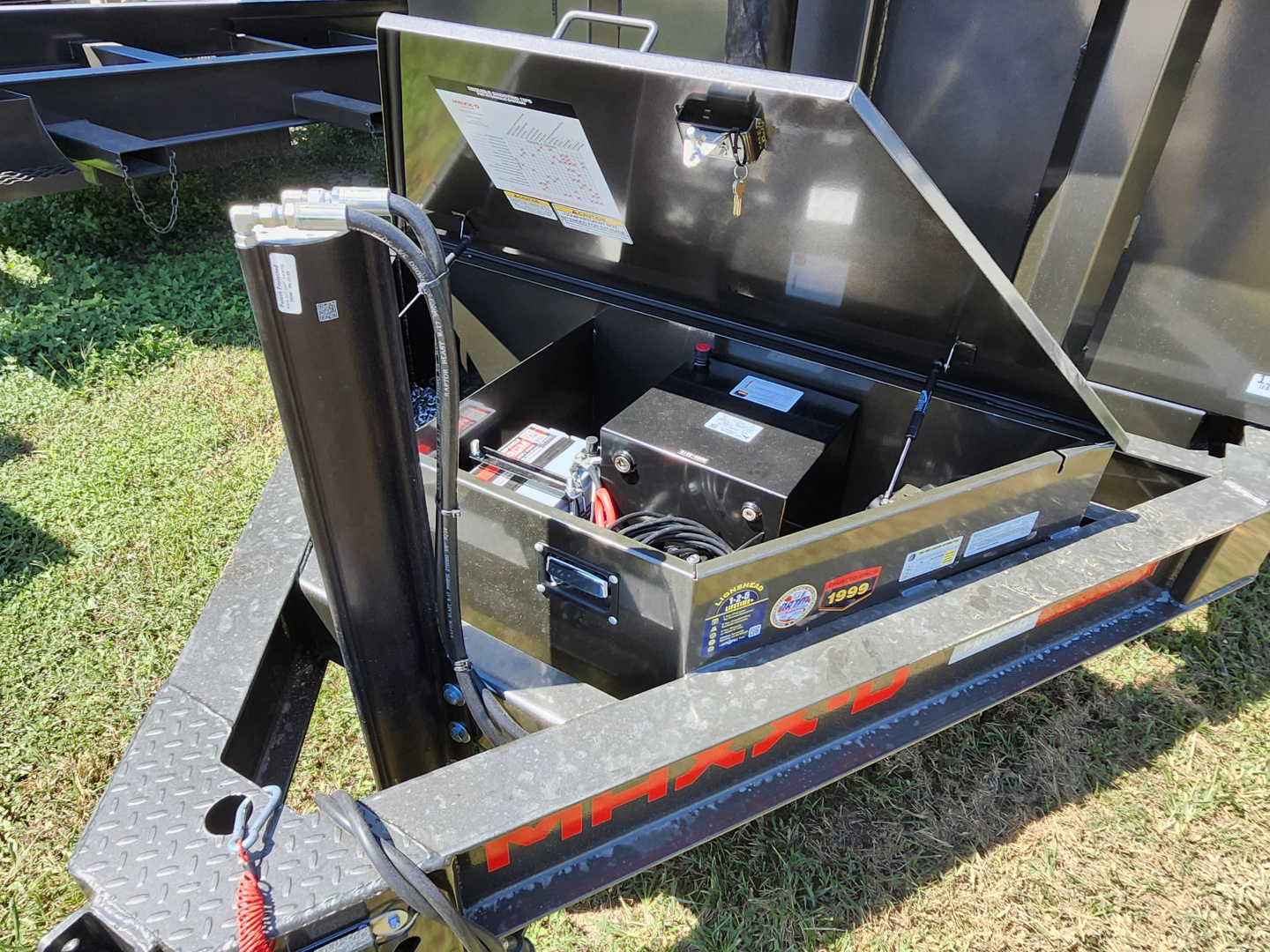 New 2026 MAXX-D DTX8316 7X16 16K Dump Trailer