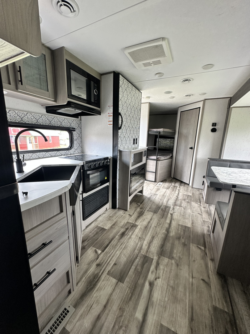 Used 2023 Dutchmen Mfg Coleman 242BH Travel Trailer