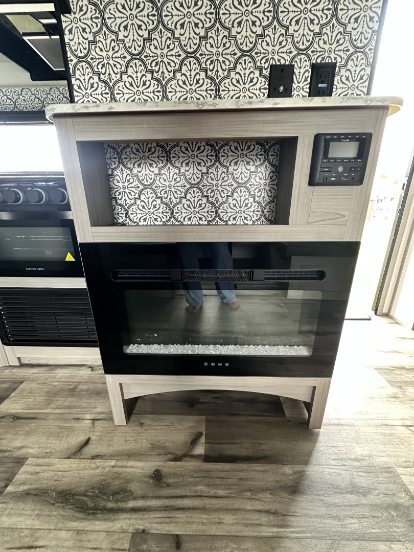 Used 2023 Dutchmen Mfg Coleman 242BH Travel Trailer