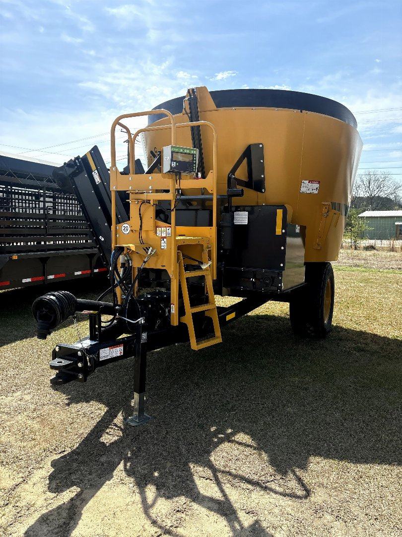 New 2025 Vermeer VS420 Vertical Mixer