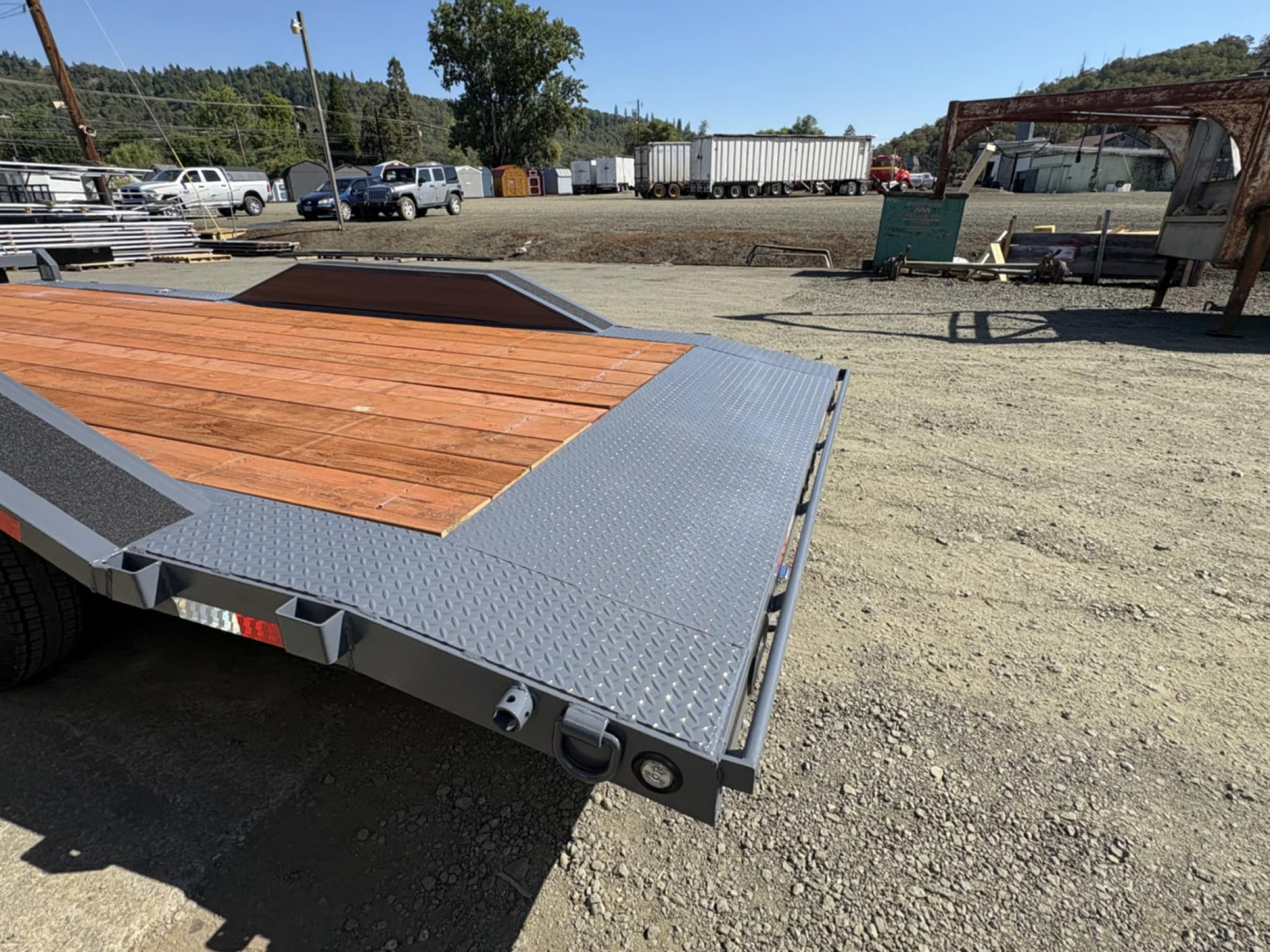 New CAR HAULER DRIVE OVER FENDERS 2026 10K VERSATILE HD718TA3 7X18 ROCK CRAWLER TRAILER DOVETAIL GRAY